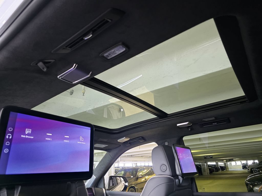 New 2026 Cadillac Escalade Platinum Sport w/ LPO, ONYX Package AWD/4WD image 11