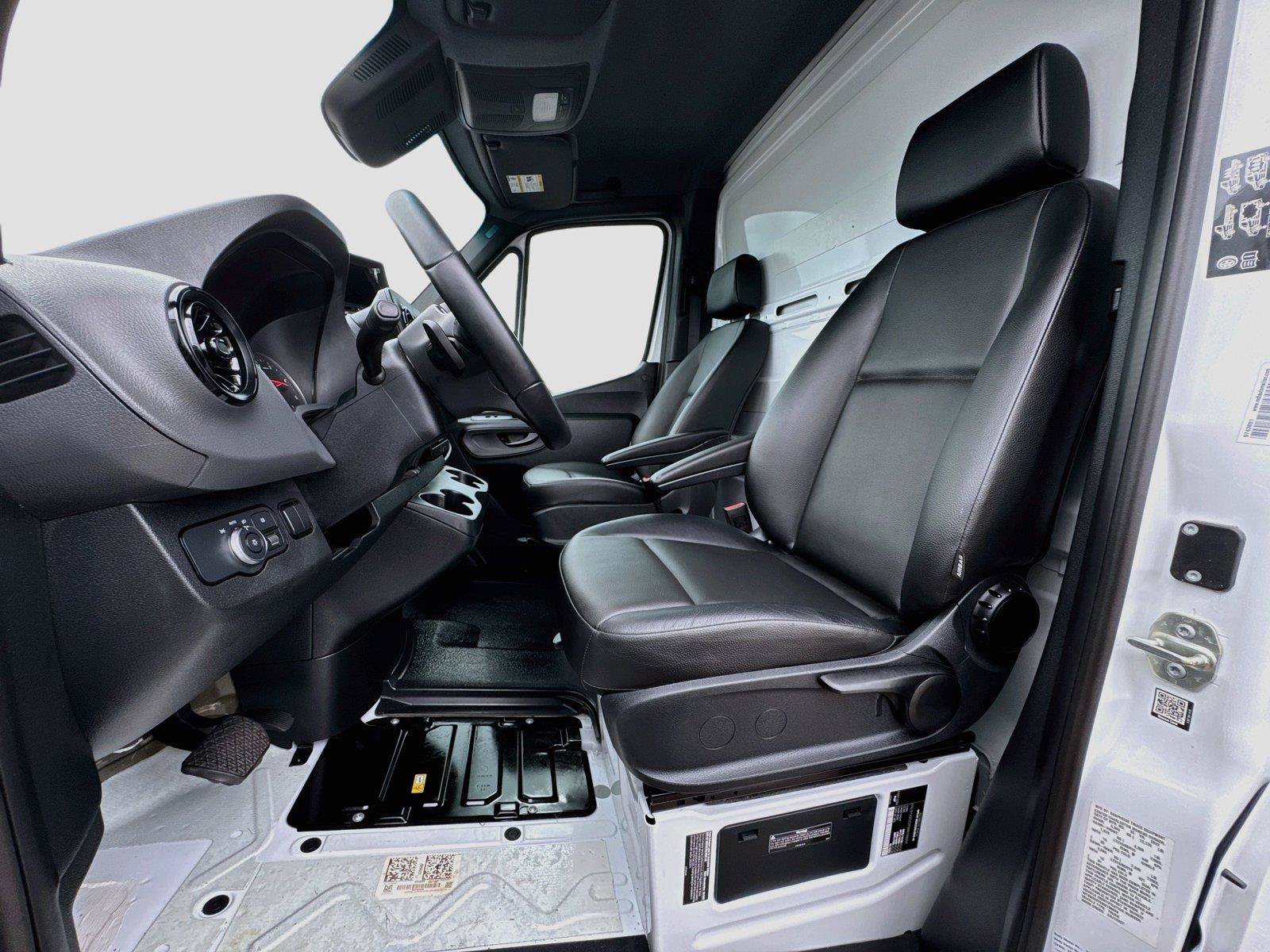 Used 2022 Mercedes-Benz Sprinter 4500 image 9