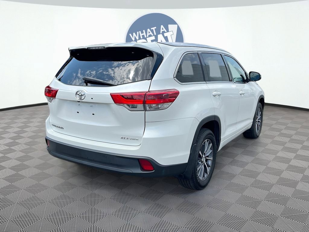Used 2017 Toyota Highlander XLE AWD/4WD image 6
