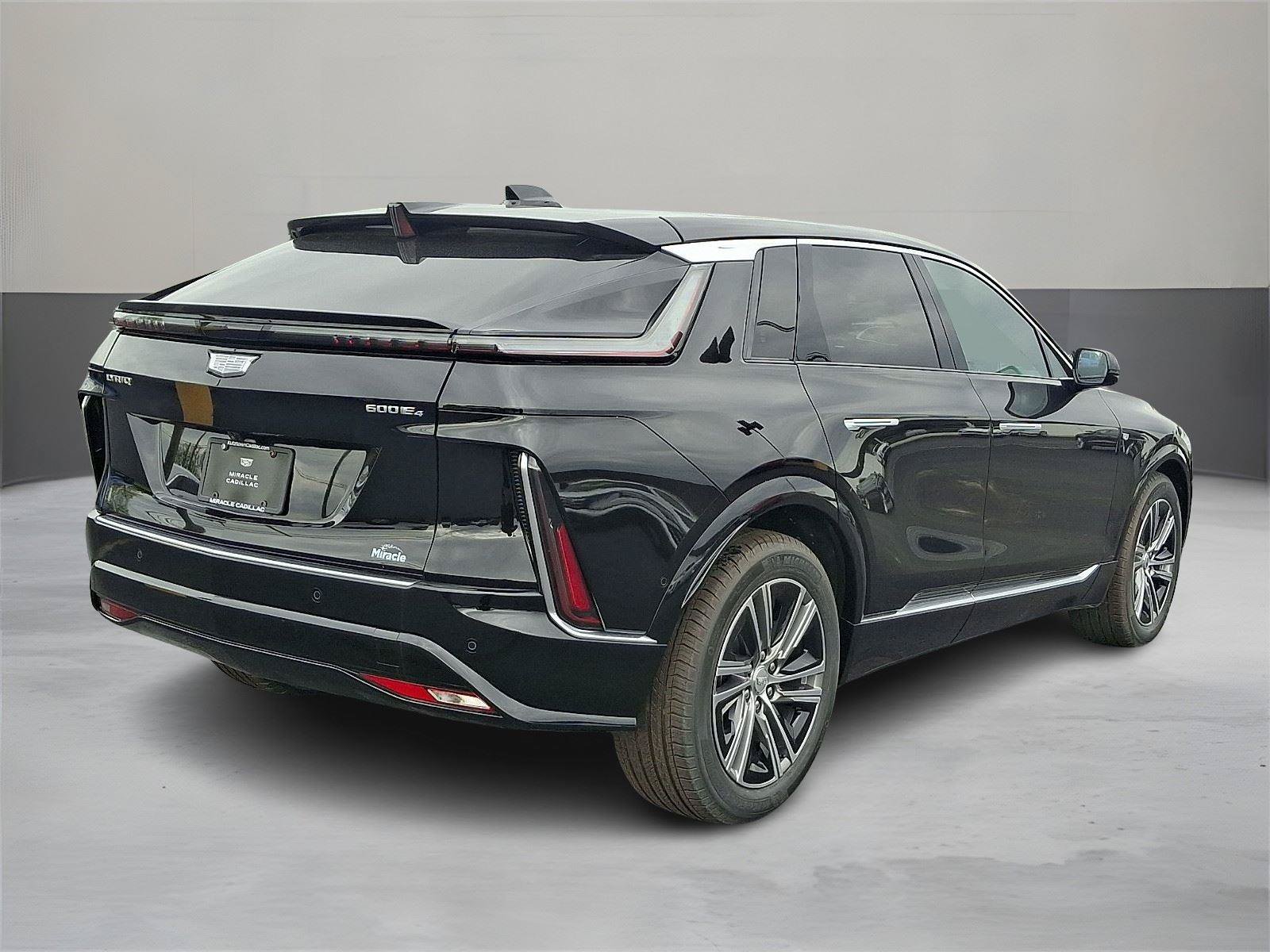 New 2026 Cadillac Lyriq Luxury AWD/4WD image 3