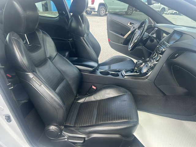 Used 2013 Hyundai Genesis 3.8 RWD image 9