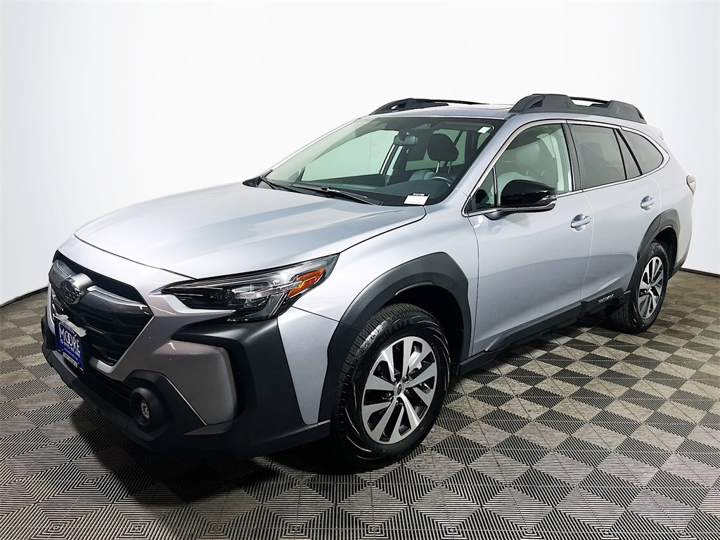 Used 2025 Subaru Outback Premium image 4