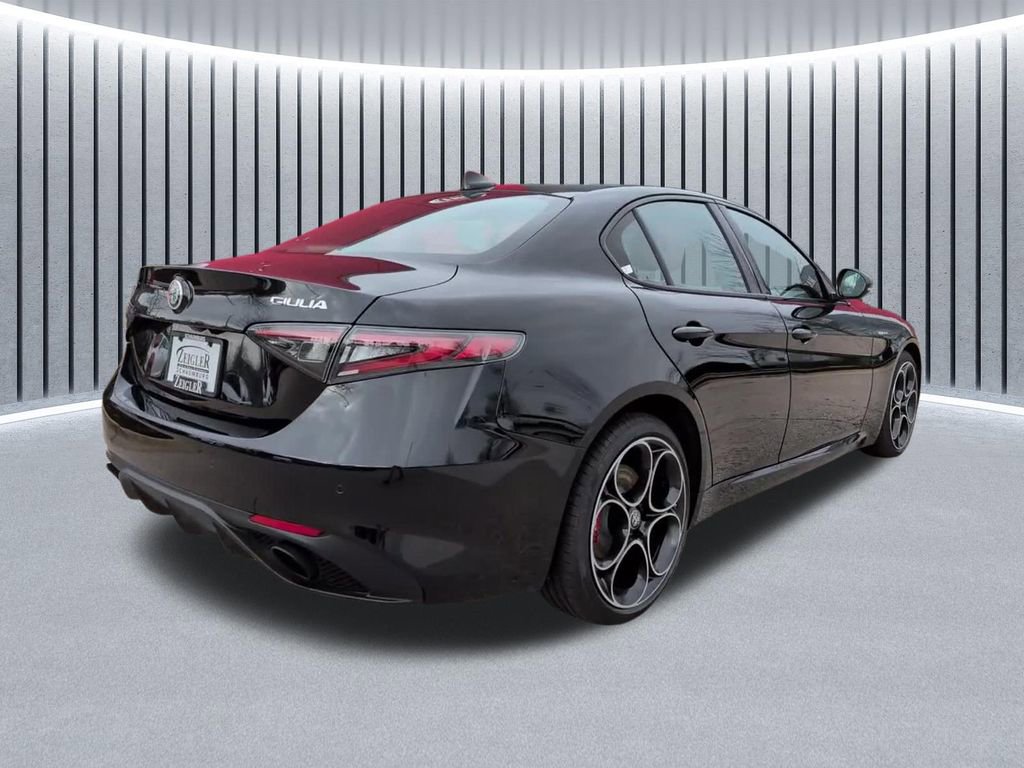 Used 2024 Alfa Romeo Giulia Veloce AWD/4WD image 7