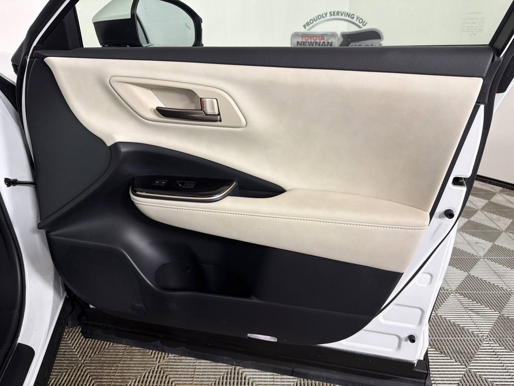 Used 2024 Toyota Crown Limited w/ Advanced Technology Package AWD/4WD image 15