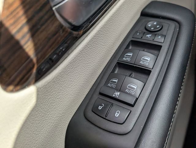 Used 2023 Chrysler Pacifica Limited image 41