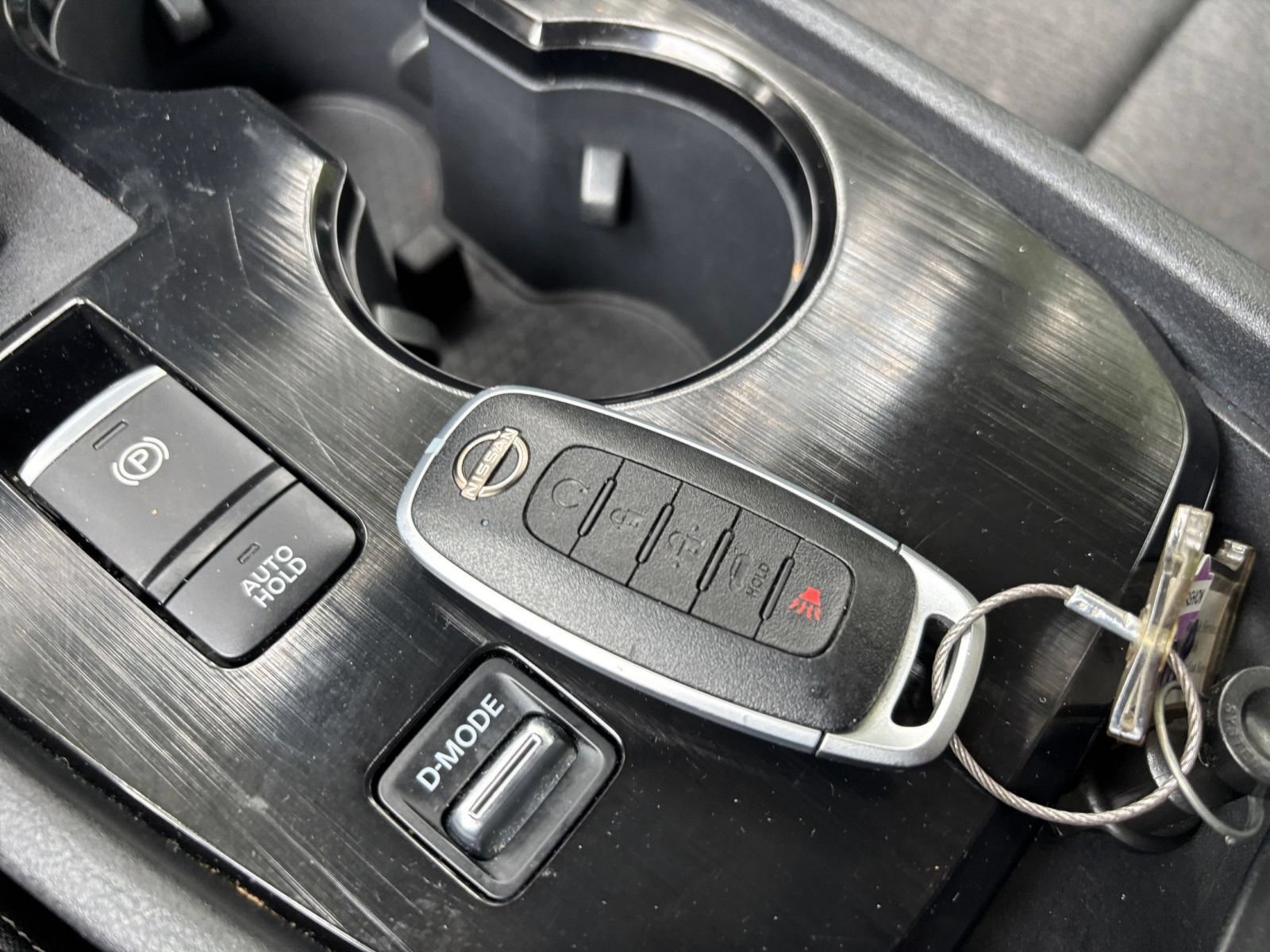 Used 2025 Nissan Rogue SV FWD image 26