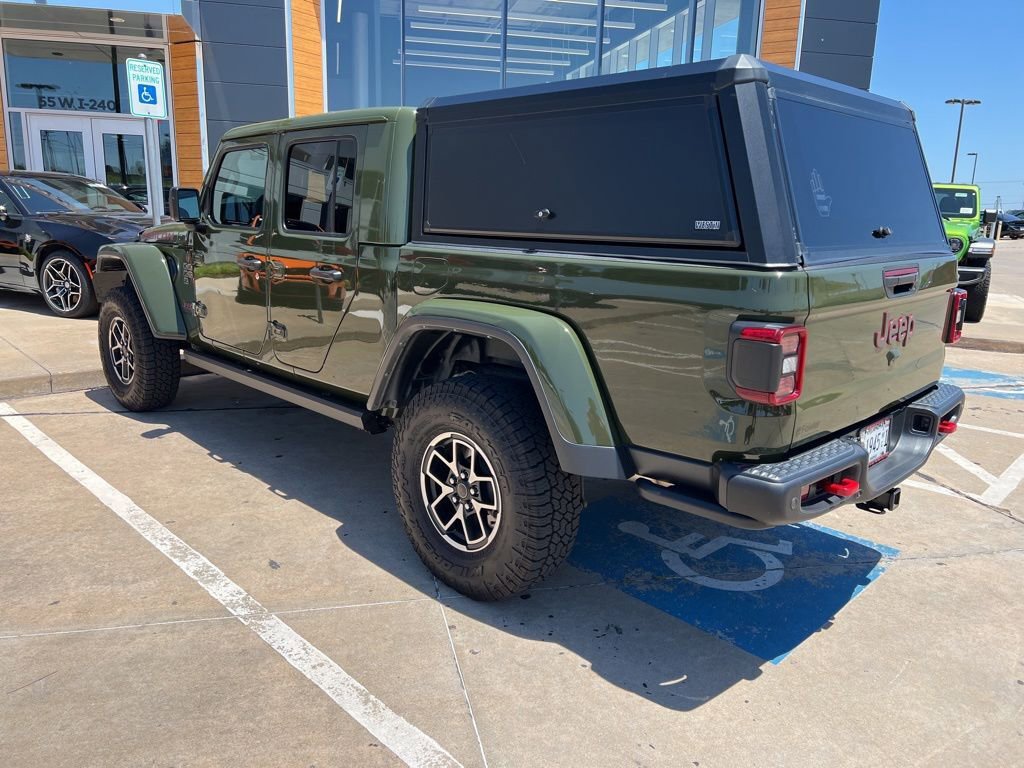 Used 2024 Jeep Gladiator Rubicon AWD/4WD image 3