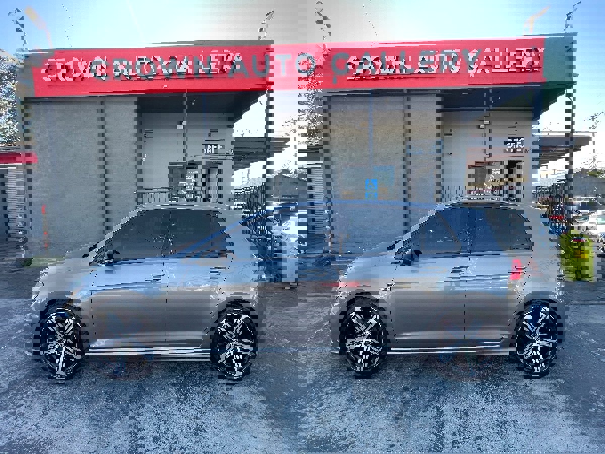 Used 2016 Volkswagen Golf R 4-Door image 6