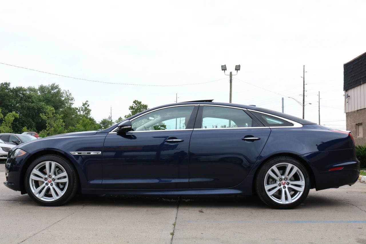 Used 2017 Jaguar XJ R-Sport AWD/4WD image 16