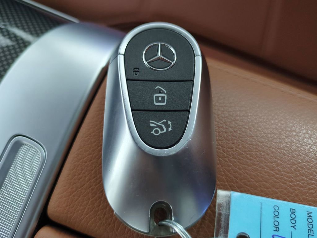 Used 2024 Mercedes-Benz GLC 300 4MATIC image 37