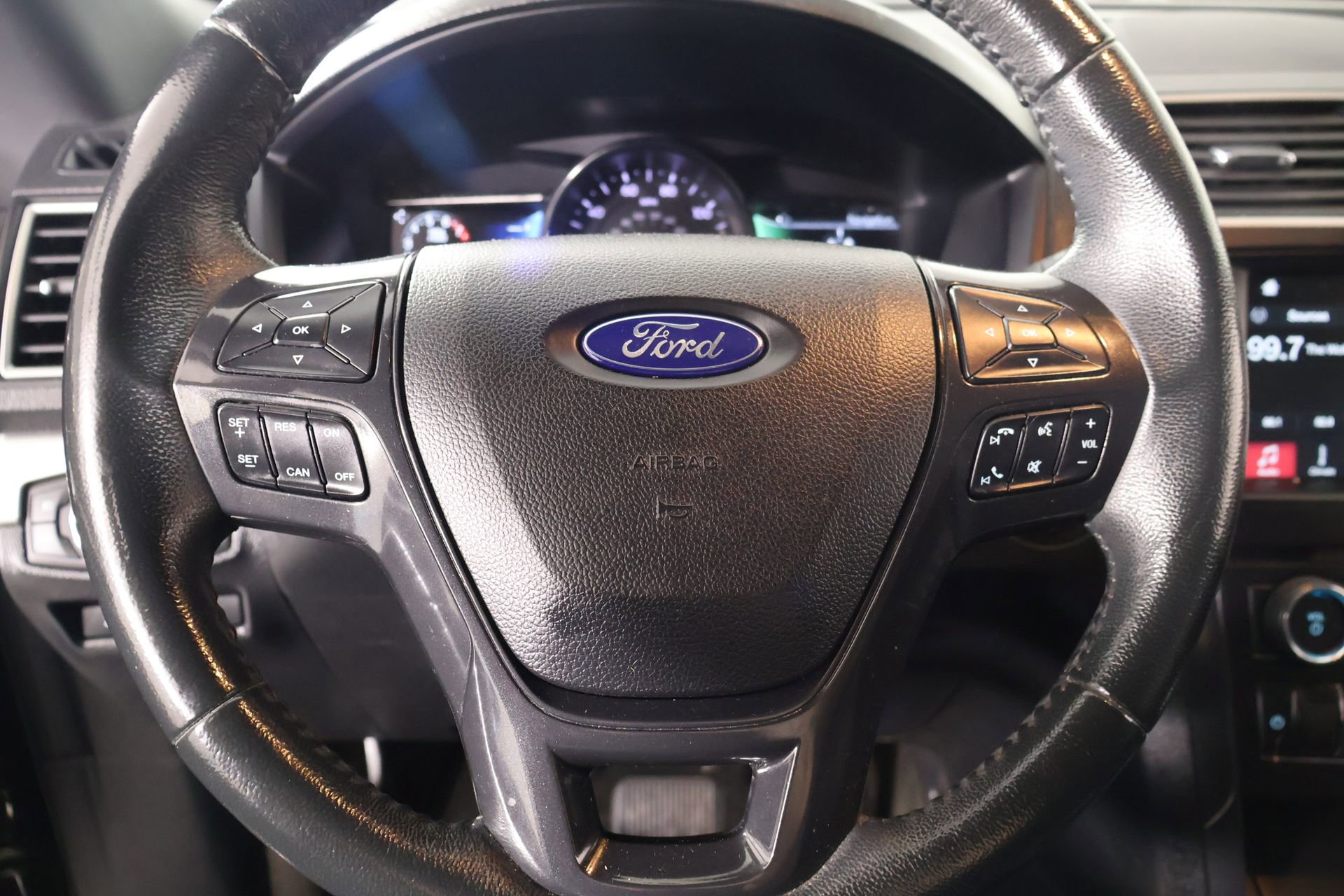 Used 2017 Ford Explorer XLT w/ Equipment Group 201A AWD/4WD image 3