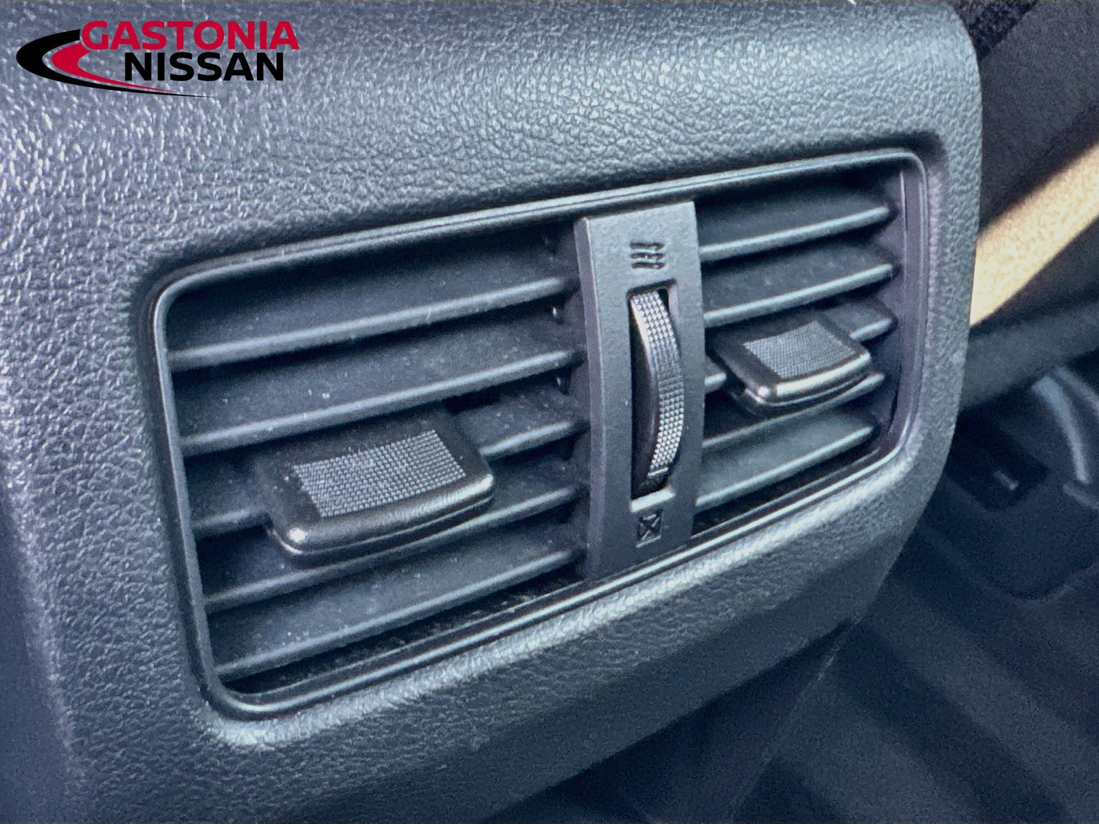 Used 2023 Nissan Rogue S AWD/4WD image 33