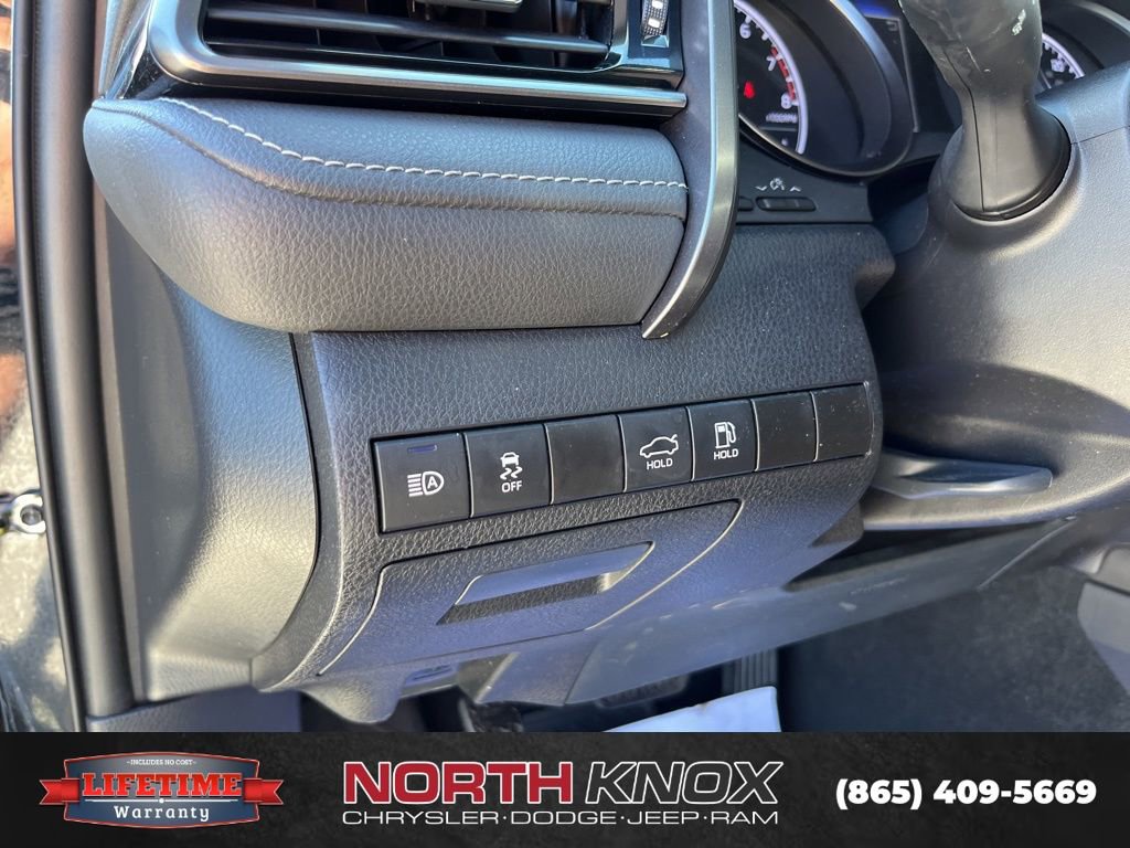 Used 2023 Toyota Camry SE image 7