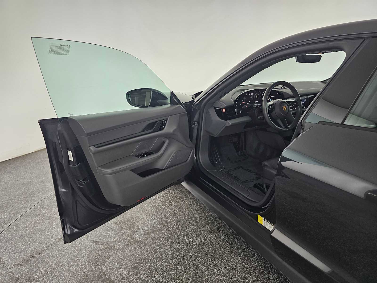 Used 2021 Porsche Taycan image 19