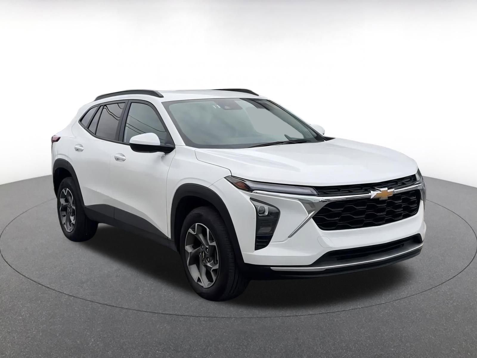 Used 2025 Chevrolet Trax LT image 3