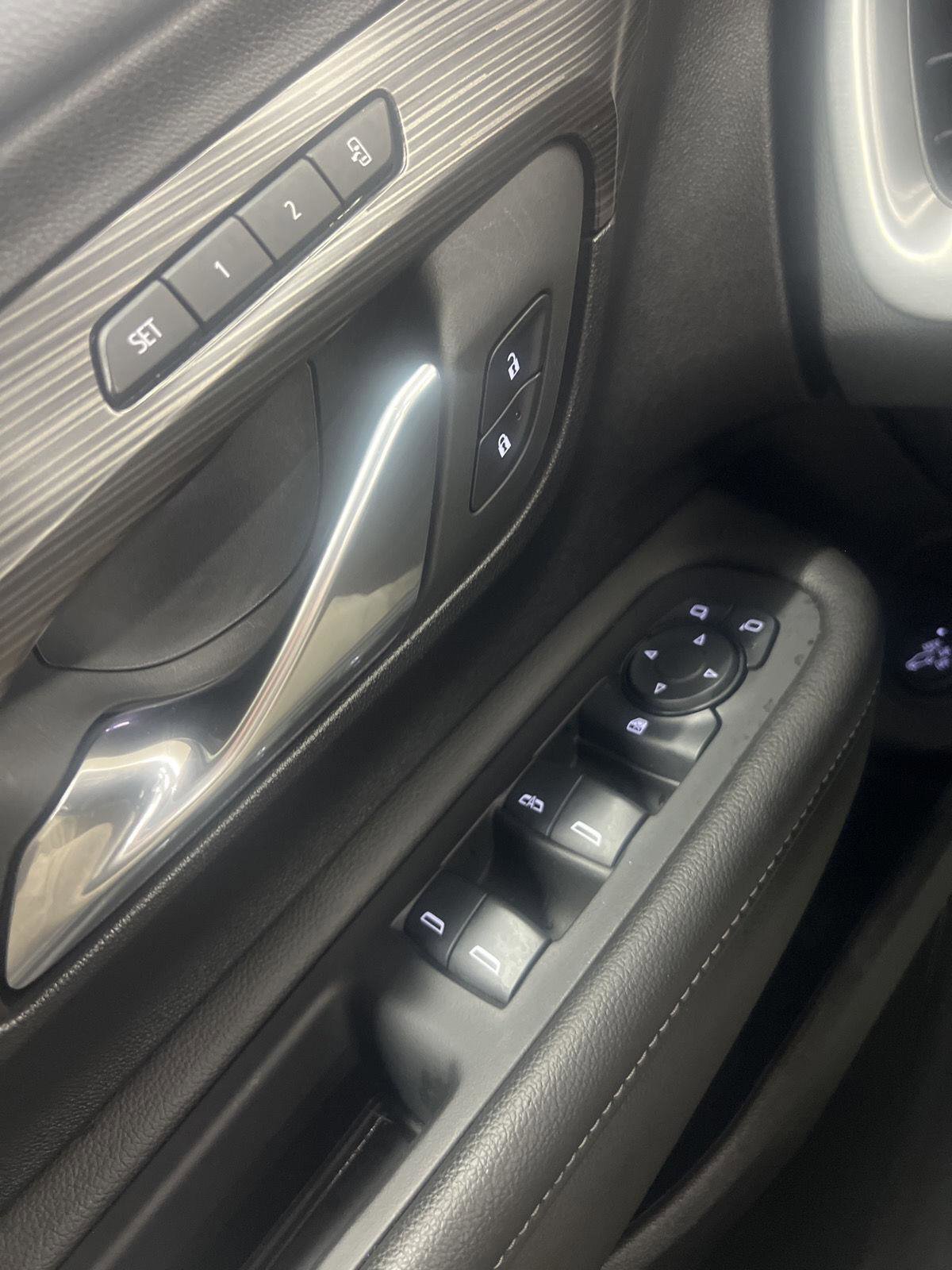 Used 2024 GMC Terrain SLT image 13