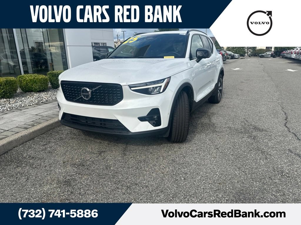 Used 2025 Volvo XC40 B5 Plus