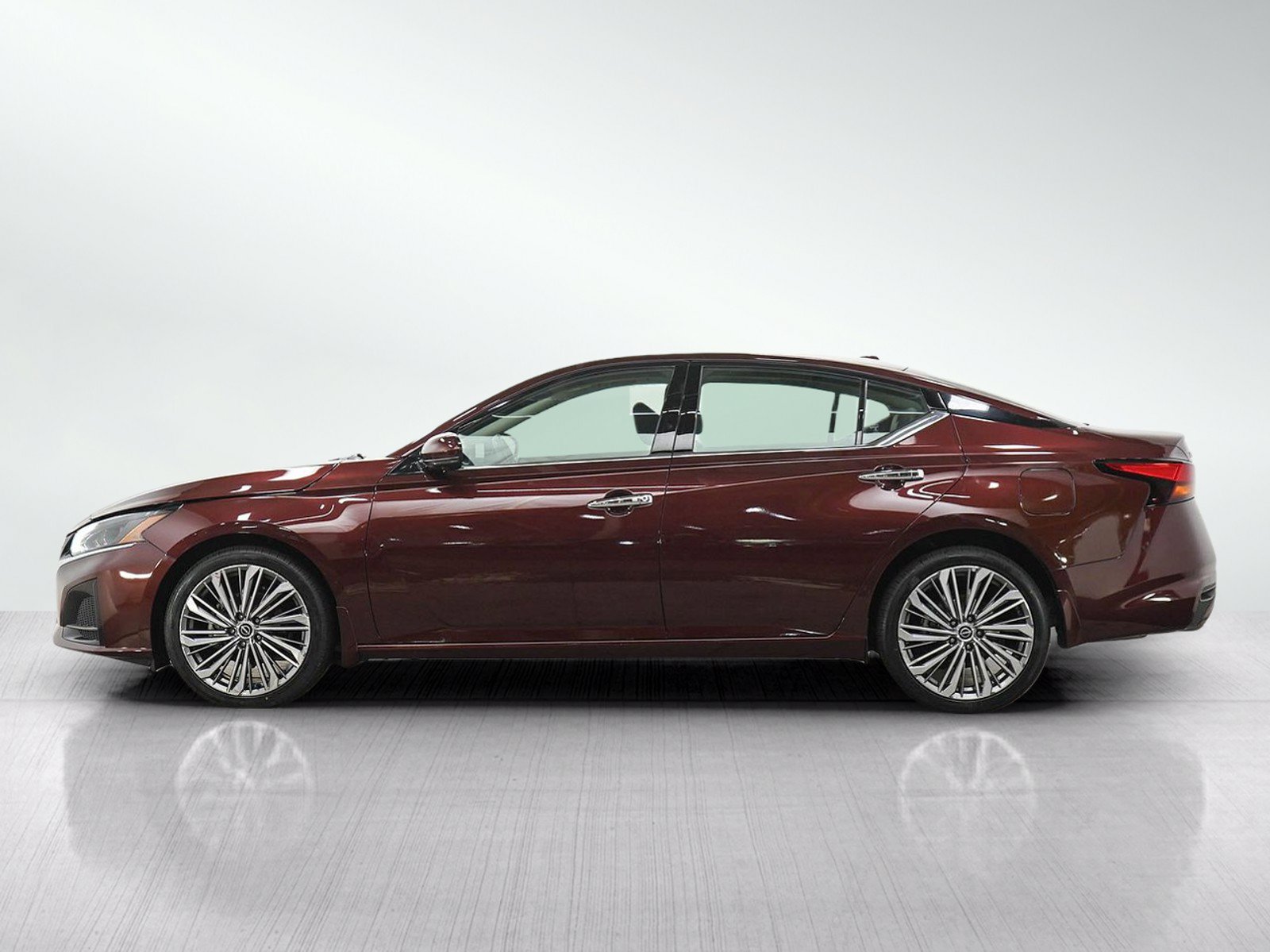 Used 2023 Nissan Altima 2.5 SL AWD/4WD image 2