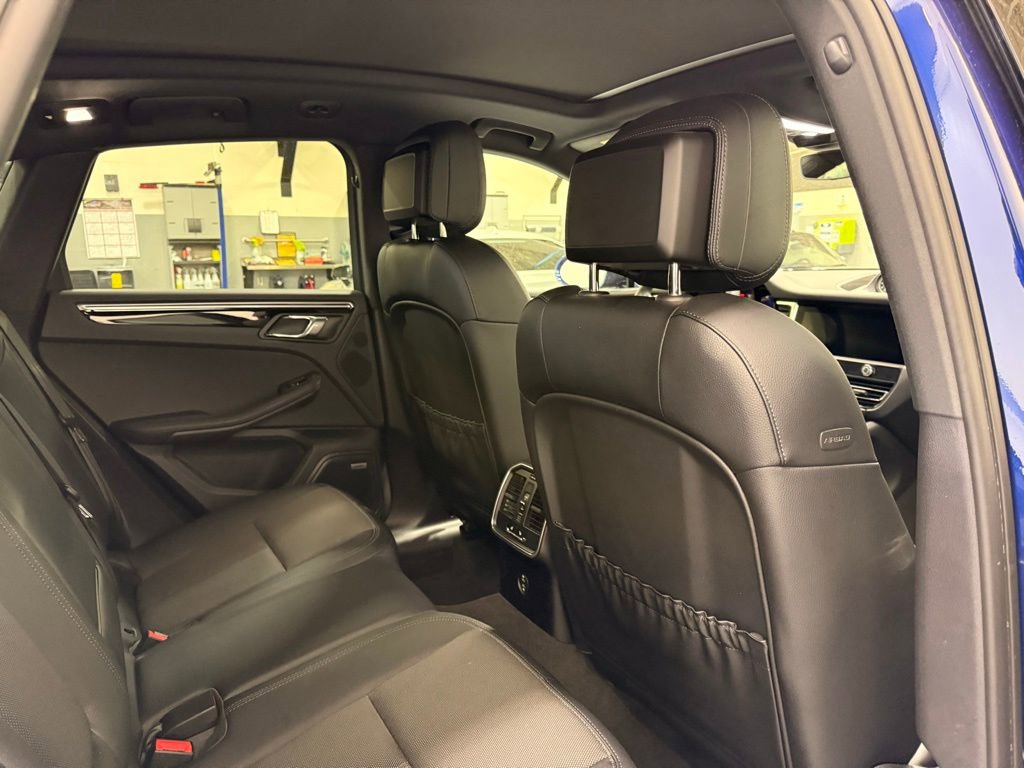 Used 2022 Porsche Macan w/ Premium Package image 25