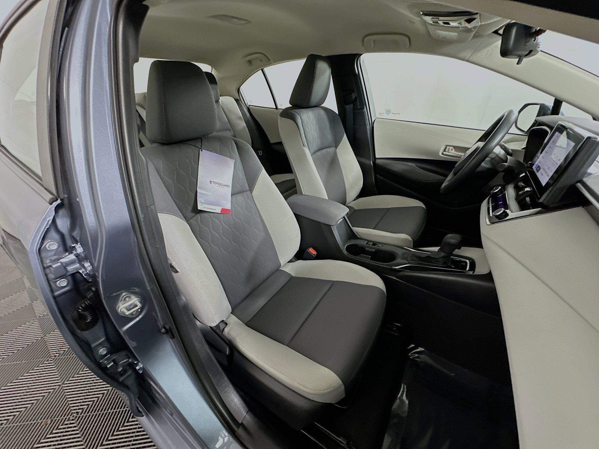 Used 2024 Toyota Corolla LE image 27