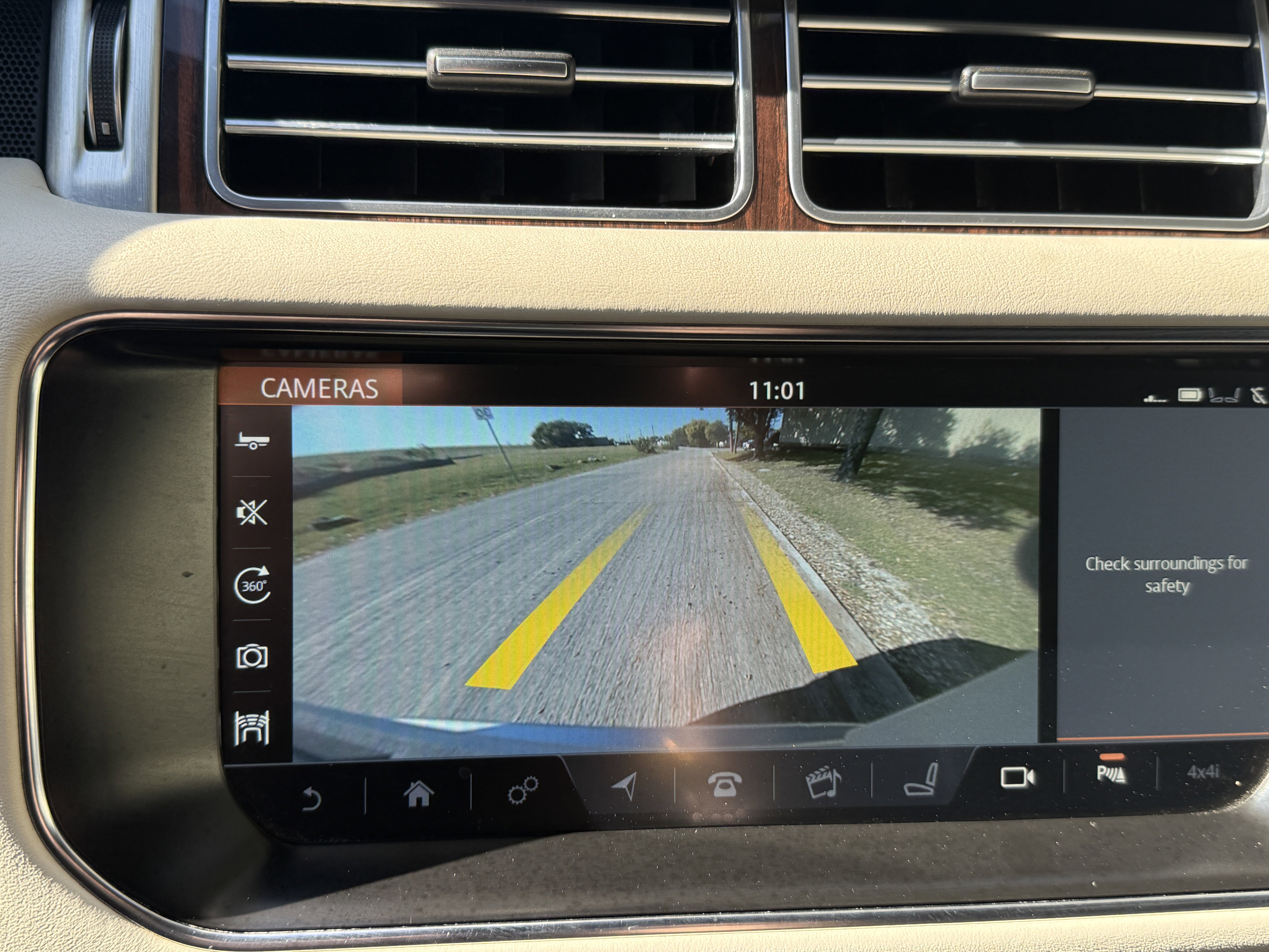 Used 2017 Land Rover Range Rover HSE image 21