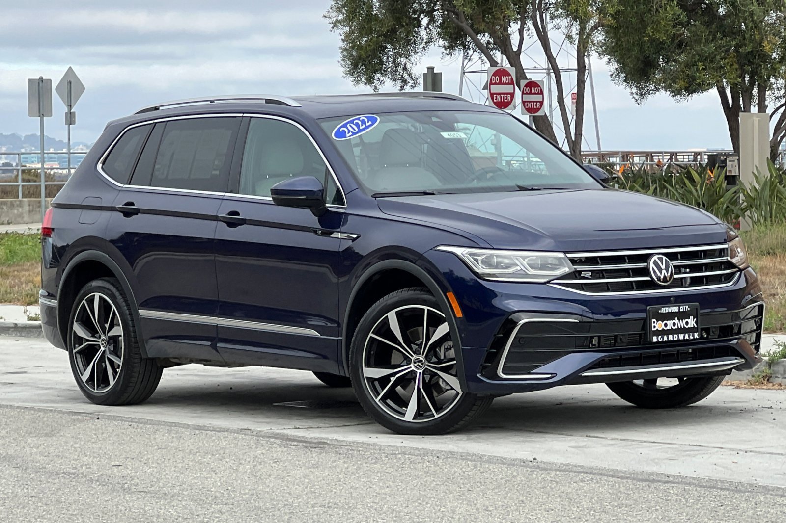 Used 2022 Volkswagen Tiguan SEL R-Line image 2