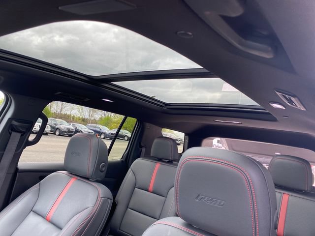 Used 2024 Chevrolet Traverse RS w/ LPO, Floor Liner Package AWD/4WD image 17