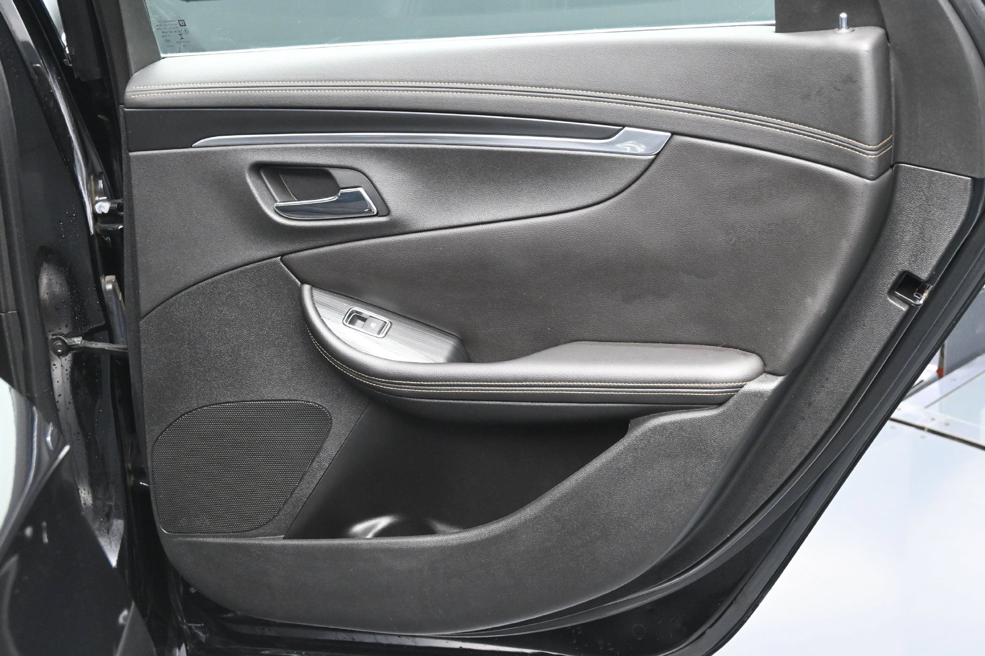 Used 2017 Chevrolet Impala LT FWD image 28