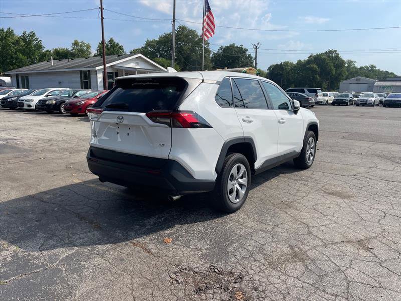 Used 2022 Toyota RAV4 LE FWD image 3