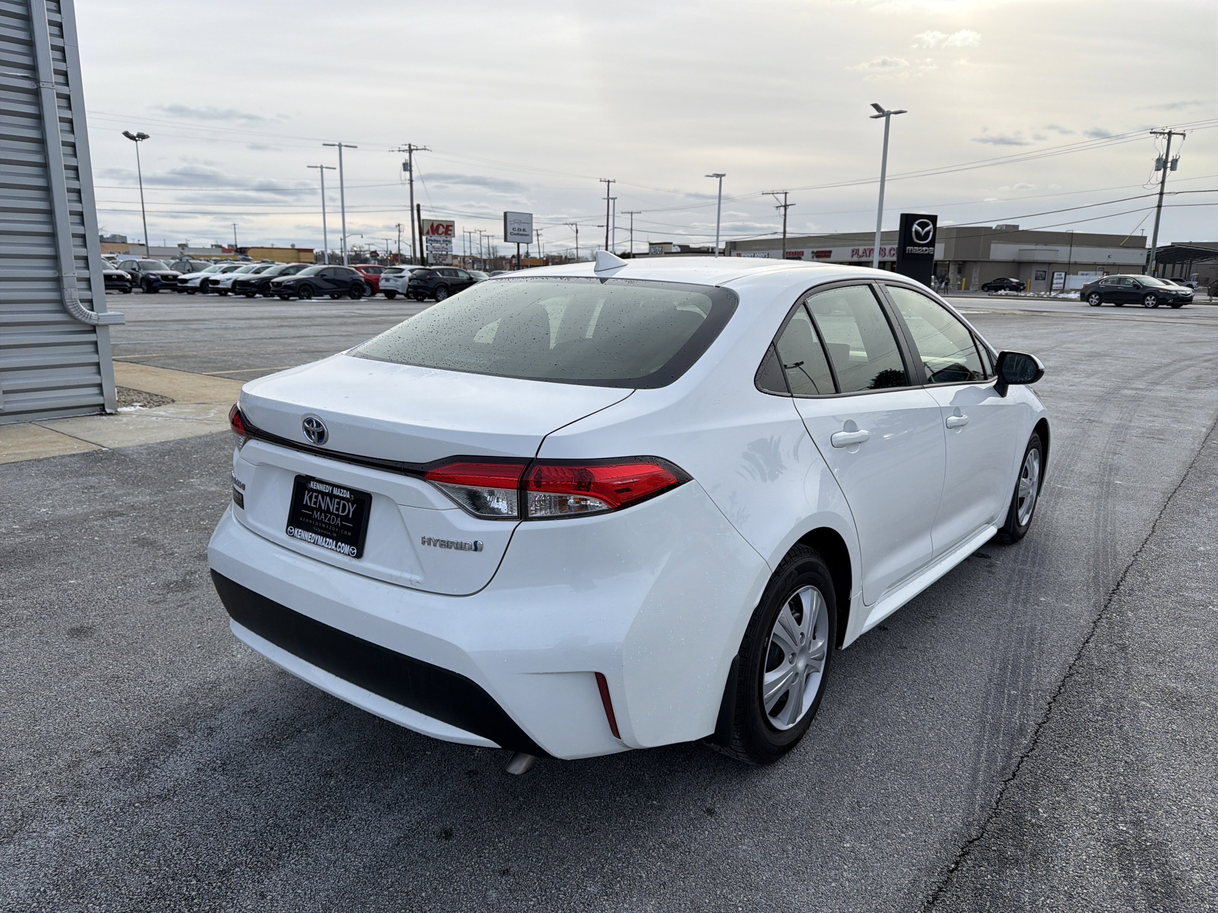 Used 2022 Toyota Corolla LE image 2