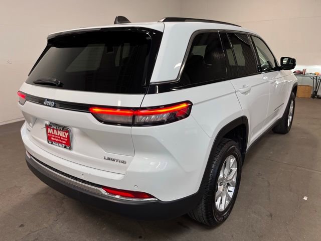 Used 2024 Jeep Grand Cherokee Limited image 3