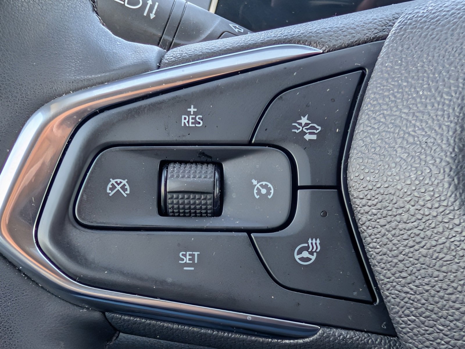 Used 2025 Chevrolet Trax LT w/ Driver Confidence Package image 12