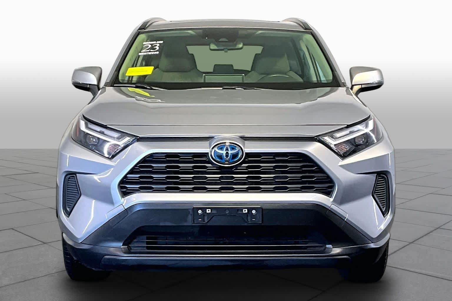 Used 2023 Toyota RAV4 XLE w/ Convenience Package AWD/4WD image 4