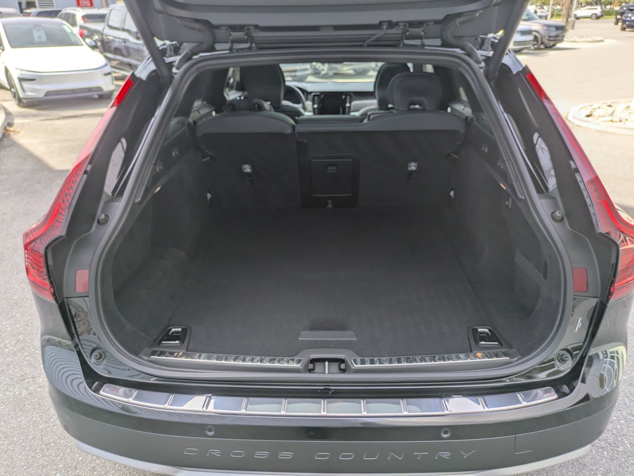 Used 2025 Volvo V90 B6 Cross Country Ultra AWD/4WD image 28