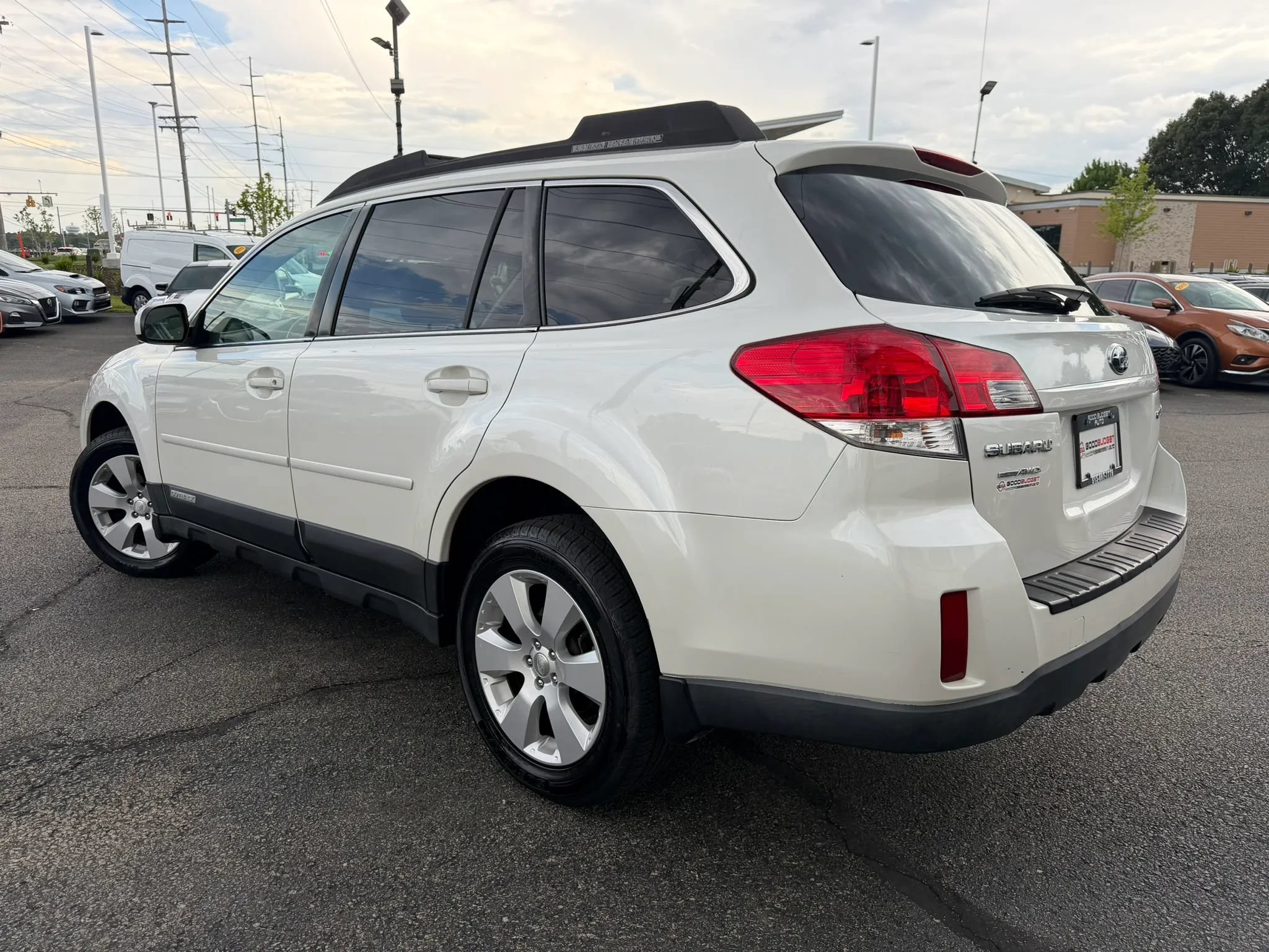 Used 2011 Subaru Outback 2.5i Premium w/ All-Weather Pkg AWD/4WD image 10