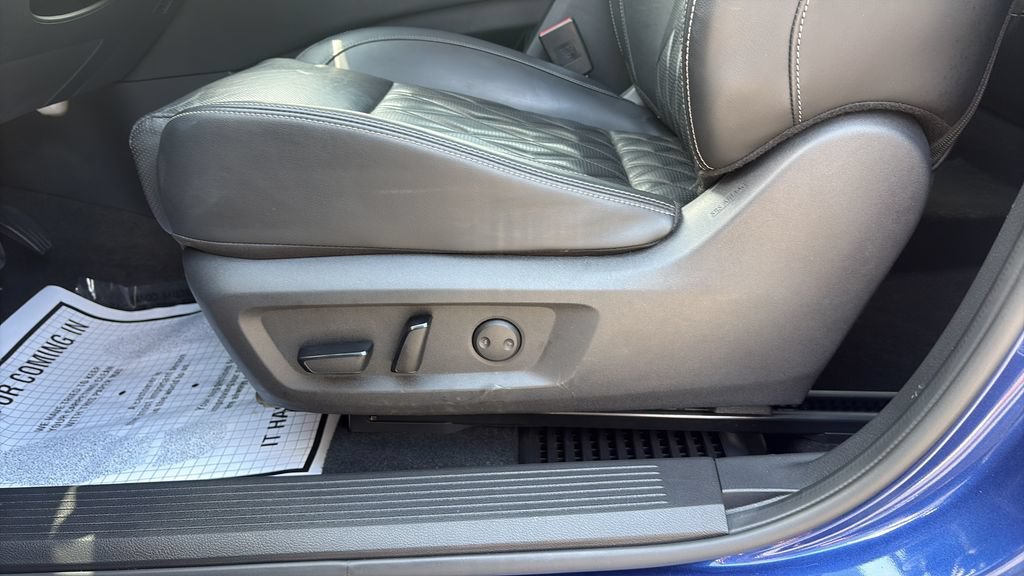 Used 2022 Nissan Rogue Platinum w/ Head-Up Display Package AWD/4WD image 16