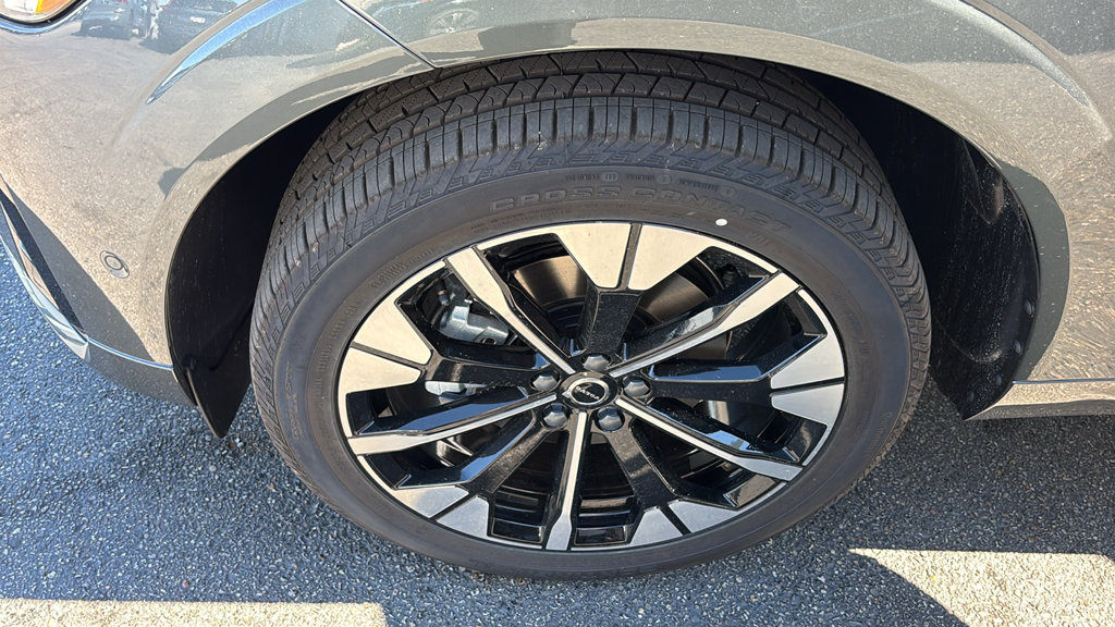 New 2027 Volvo XC60 B5 Plus AWD/4WD image 32