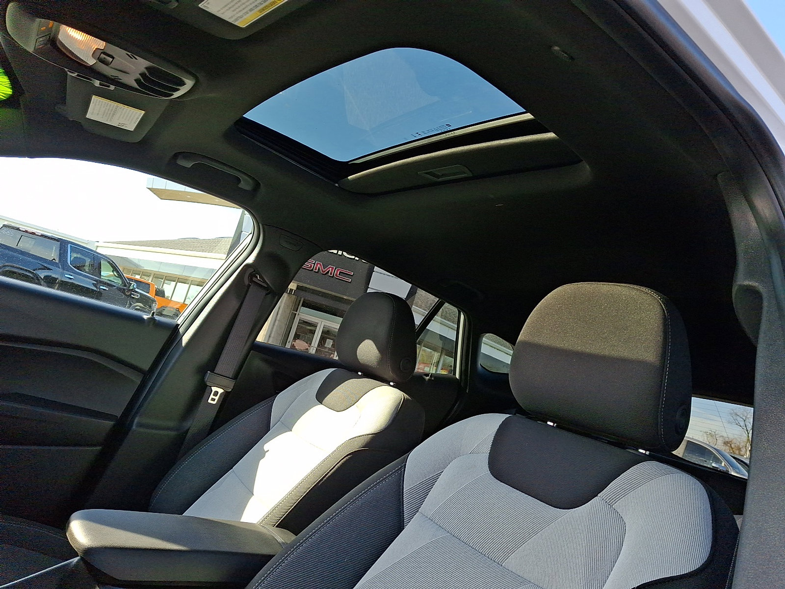 Certified 2025 Chevrolet Trax RS w/ Sunroof Package image 14