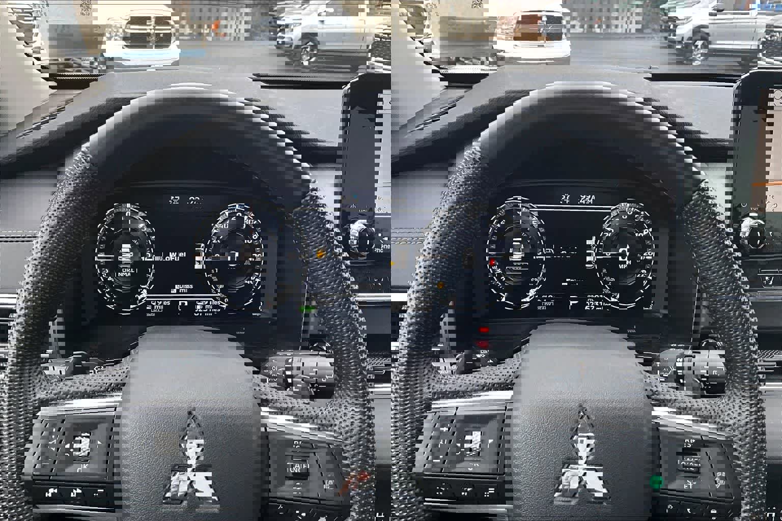 Used 2023 Mitsubishi Outlander SEL image 18