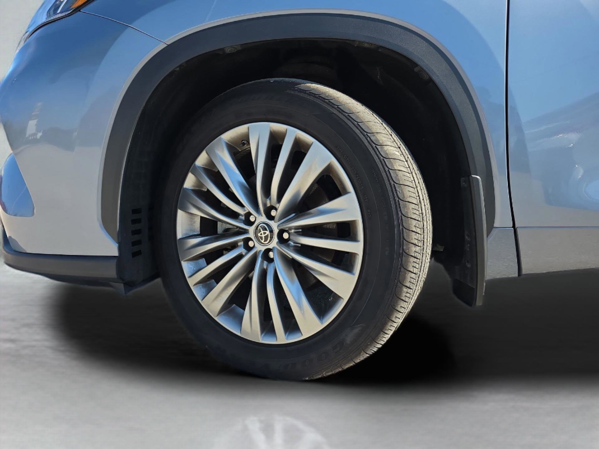 Used 2023 Toyota Highlander Platinum image 36