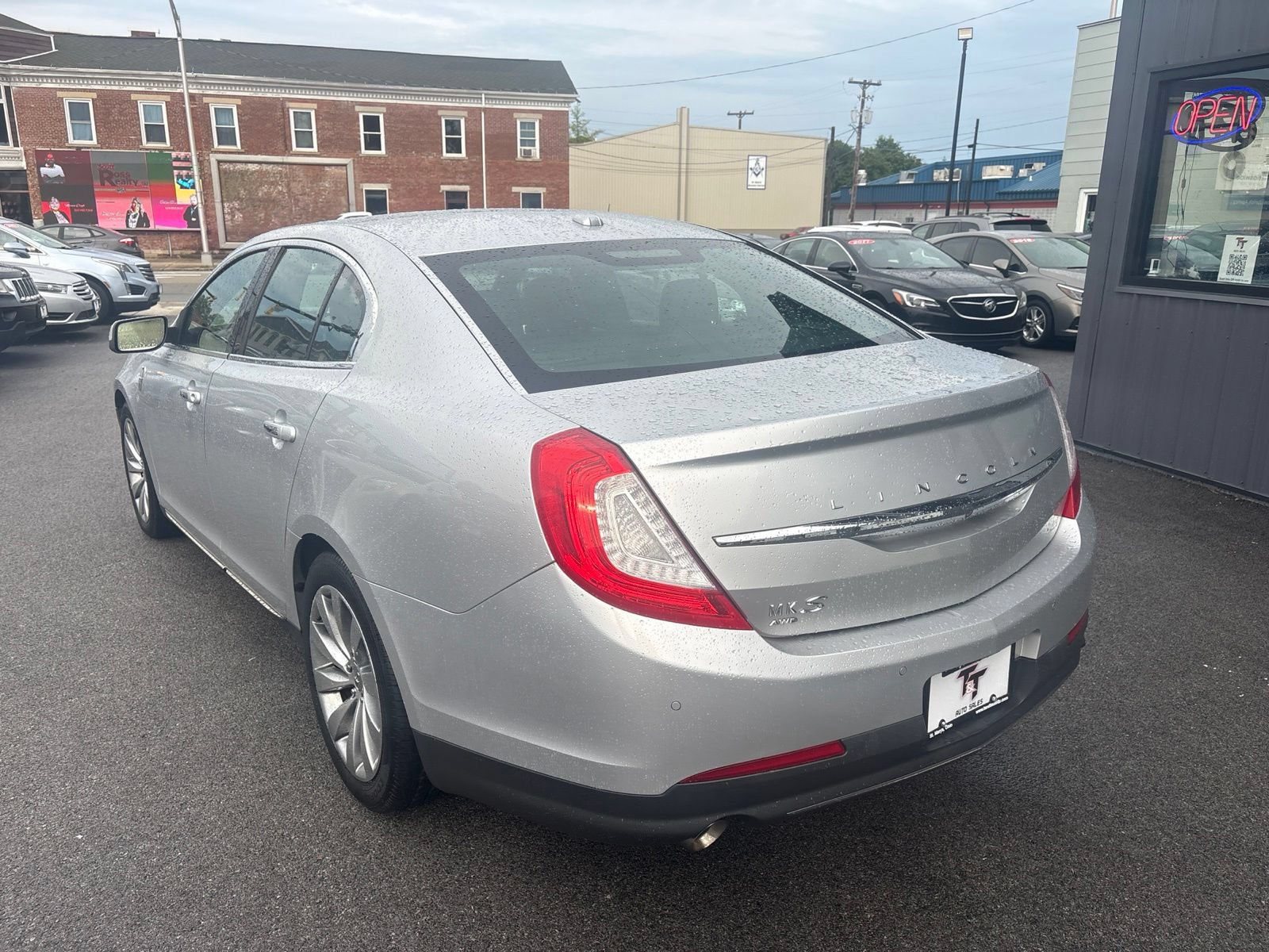 Used 2015 Lincoln MKS AWD w/ Equipment Group 101A image 3