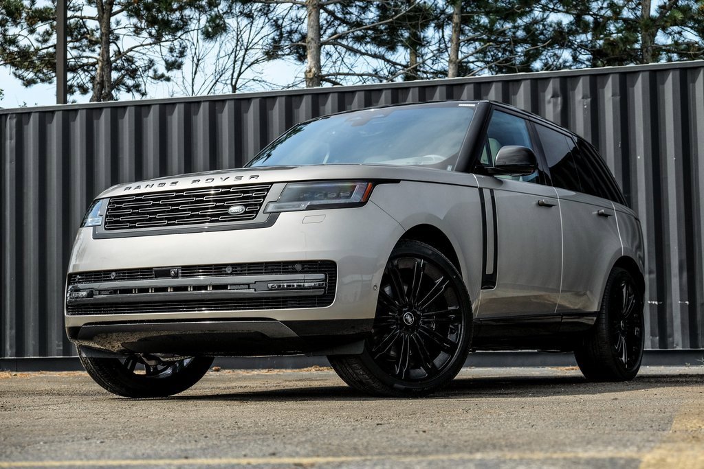 New 2025 Land Rover Range Rover SE