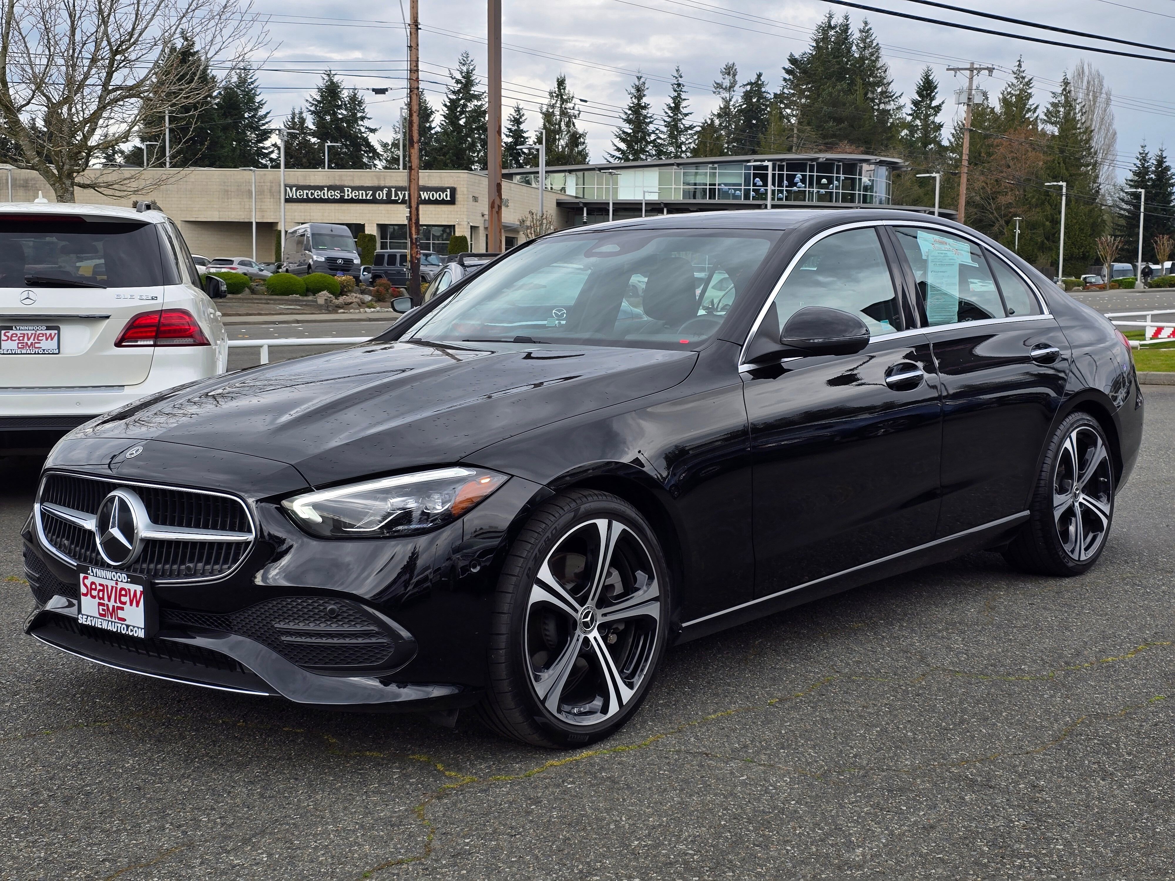 Used 2025 Mercedes-Benz C 300 Sedan image 3