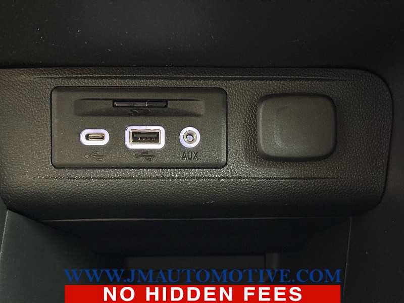 Used 2020 Buick Encore GX Essence w/ Experience Buick Package AWD/4WD image 40