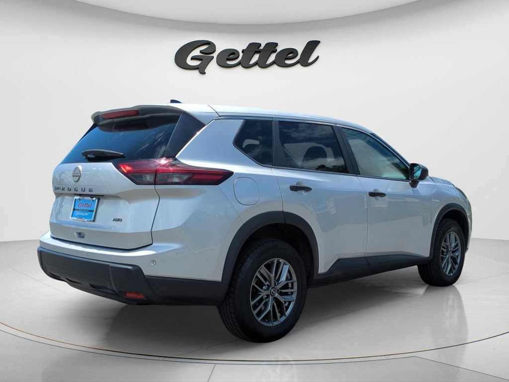 Used 2024 Nissan Rogue S AWD/4WD image 6