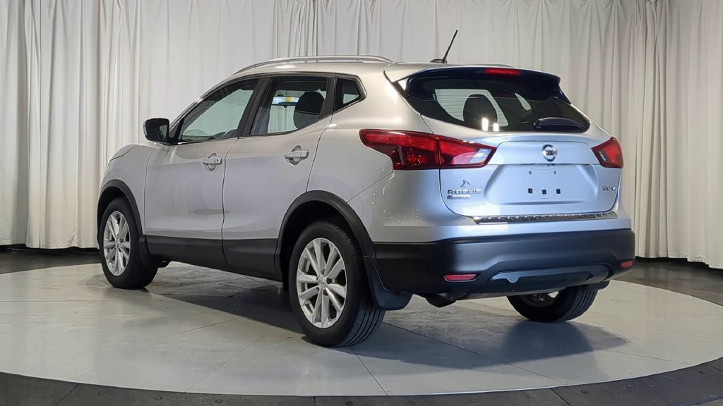 Used 2017 Nissan Rogue Sport SV w/ SV All-Weather Package AWD/4WD image 8