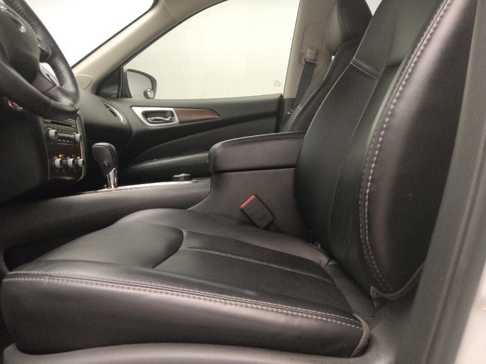 Used 2019 Nissan Pathfinder Platinum w/ Cargo Package AWD/4WD image 17
