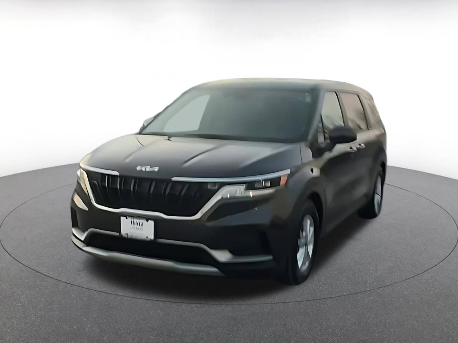 Used 2023 Kia Carnival LX image 4