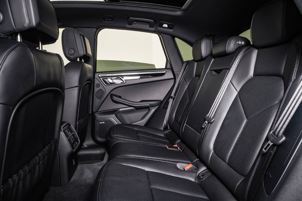 Certified 2026 Porsche Macan S AWD/4WD image 17