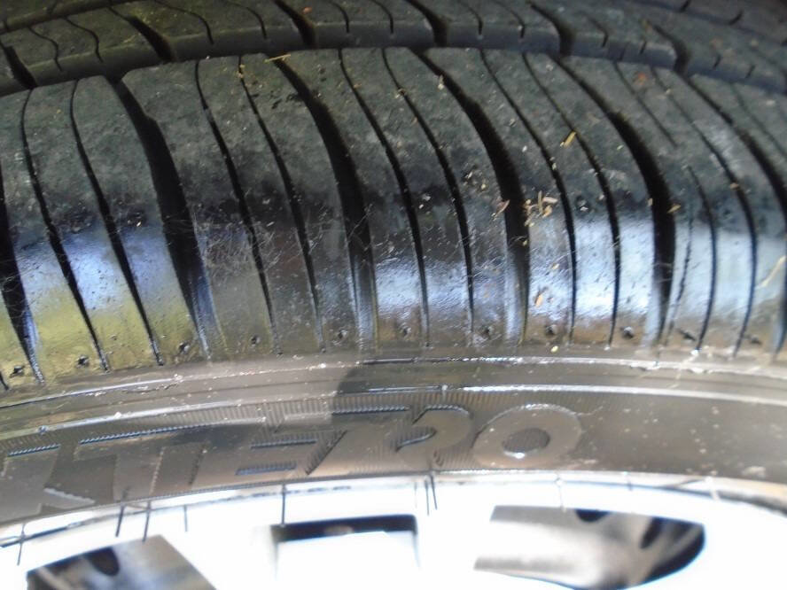 Used 2009 Pontiac Vibe w/ Preferred Package FWD image 28